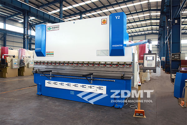 中德機床攜手意大利ESA成功研制新型電液同步數(shù)控折彎機1 中德機床攜手意大利ESA成功研制新型電液同步數(shù)控折彎機1